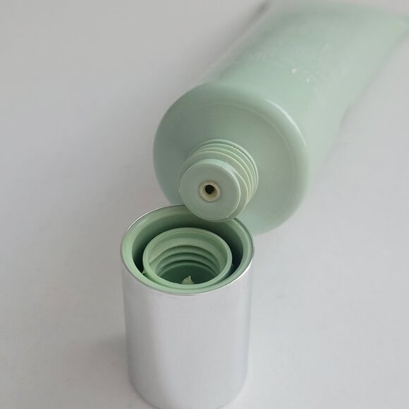 Clinique SUPER CITY BLOCK Oil-Free Face PROTECTOR SPF 40 Discontinued - Picture 7 of 8